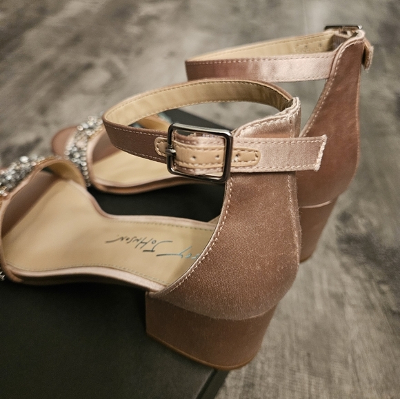NWT Betsey Johnson Mel Rhinestone Champagne Block Heel Pumps - Picture 5 of 10